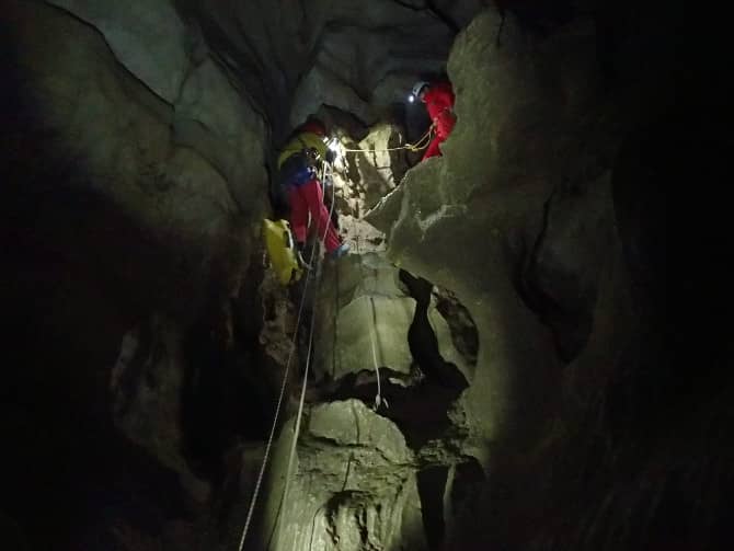 Exploration spéléo dans la grotte des Cavottes